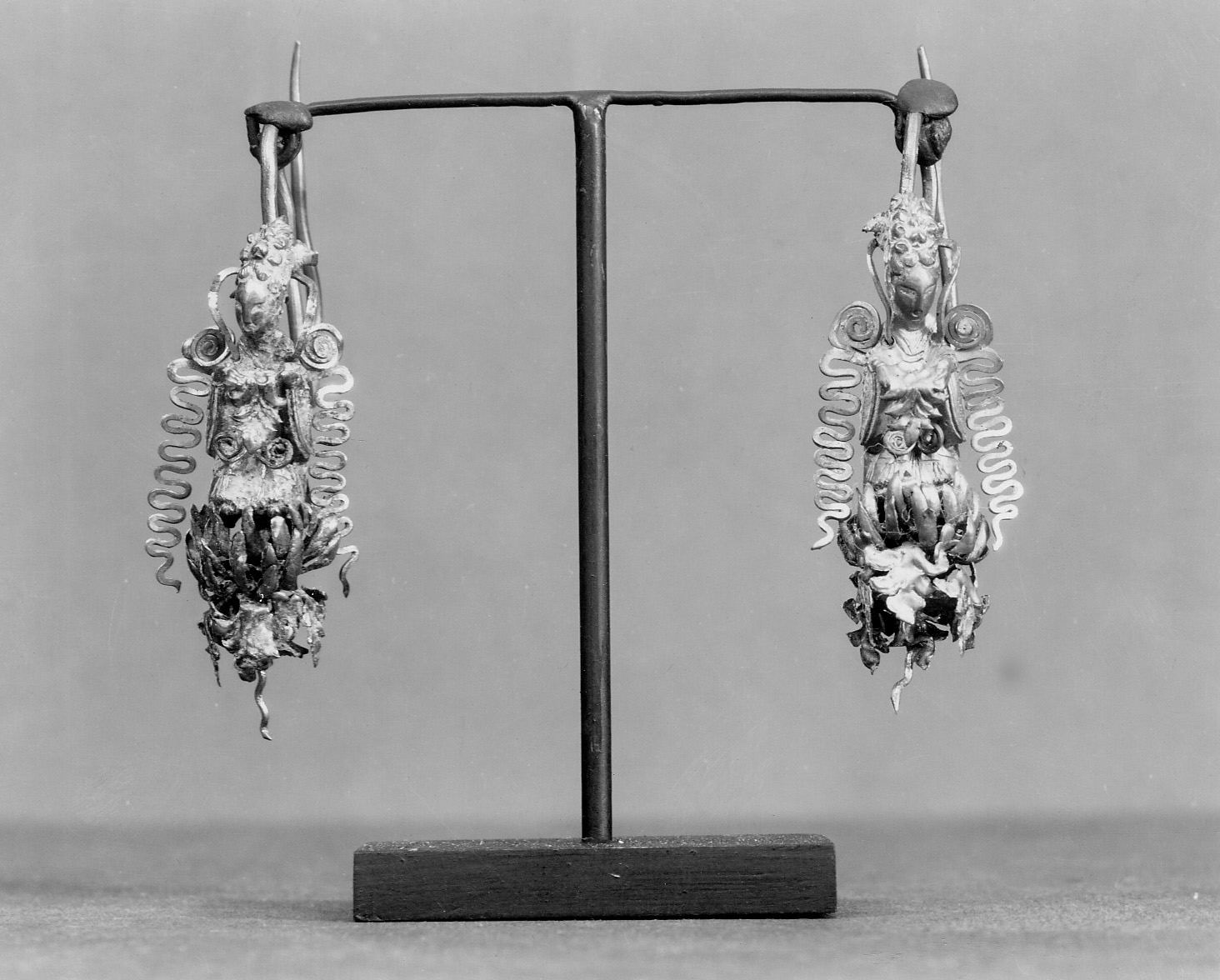 Tang Dynasty Earrings and Silk Road Exchange