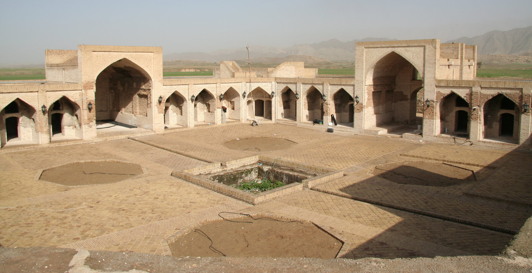 Hostelry along the Silk Road: Comparative Waystation Architecture from Persia to Cairo